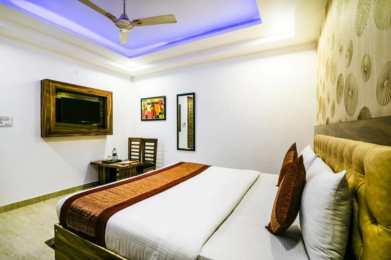 Hotel Pearl - Mahipalpur Delhi Airport New Delhi India